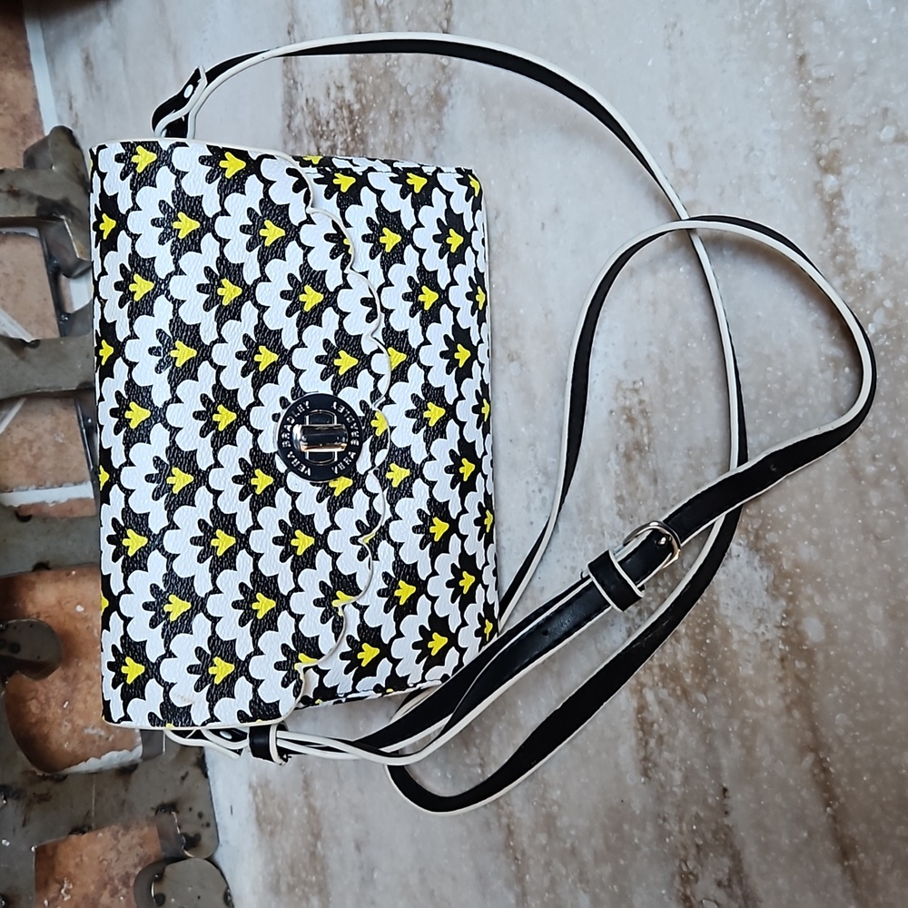 😍Vera Bradley Scalloped Hipster Crossbody😍 NWOT